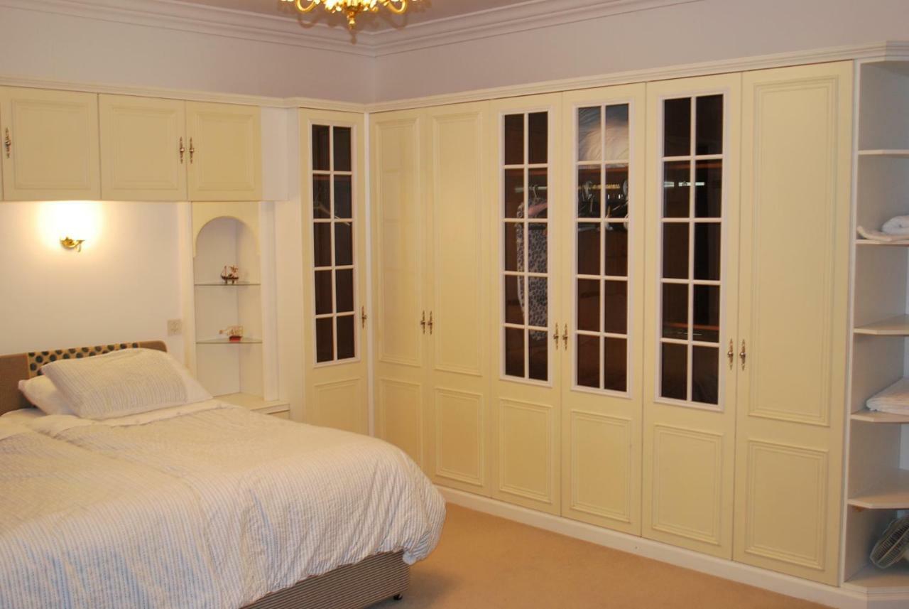 Spacious 3 Minutes To Beach