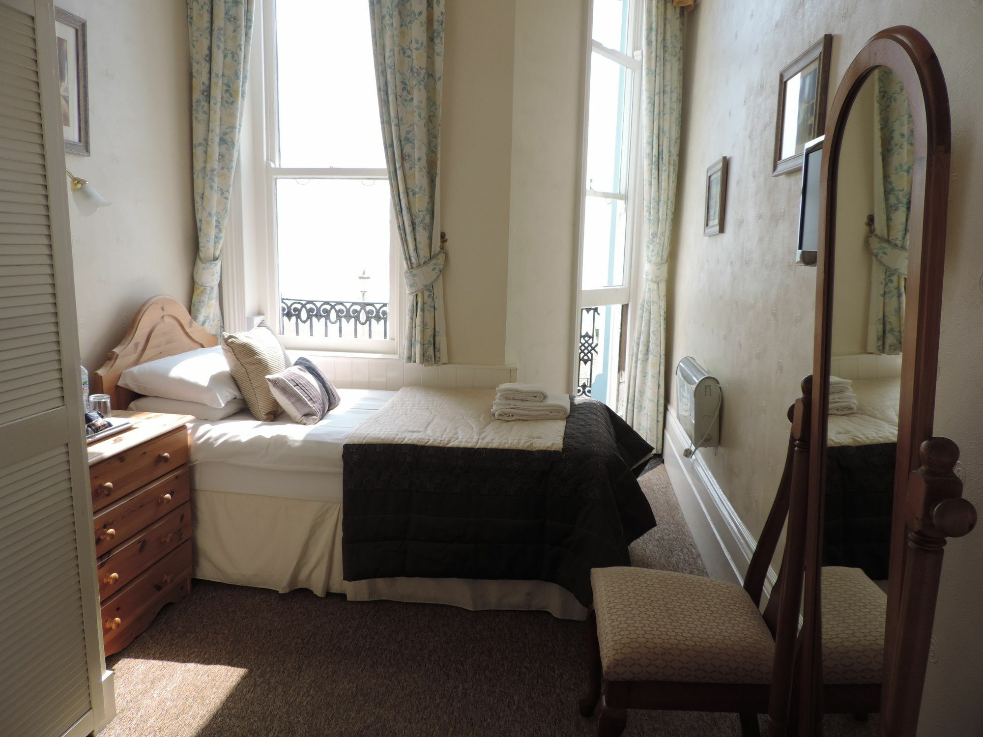 Front Wisma tamu Eastbourne