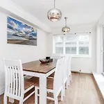 3 Queens Gardens Sea View Apartment