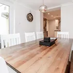 3 Queens Gardens Sea View Apartment