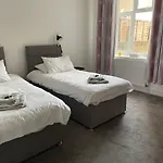 Impeccable 2-Bed Apartment In Eastbourne