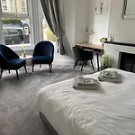 Impeccable 2-Bed Apartment In Eastbourne