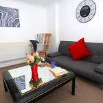 New Sunset Square Eastbourne 2 Bed Apartment, Long Stay Welcome
