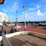 New Sunset Square Eastbourne 2 Bed Apartment, Long Stay Welcome