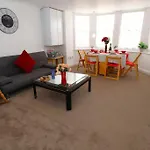 New Sunset Square Eastbourne 2 Bed Apartment, Long Stay Welcome