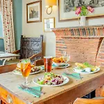 Tiger Inn _ Minnie