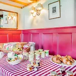 Tiger Inn _ Minnie