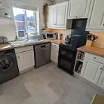 Modern 3B Eastbourne Retreat: Tranquil & Cozy Stay