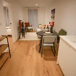 Modern 1Bed Seaside Apartments, Walk To Beach,Town,Train - Eastbourne Gateway - Short And Long Stay