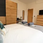 Aqua Nest Eastbourne - En-Suite, Free Parking, Kitchen