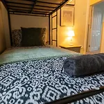 Stylish Gateway-2 Bedroom House -5 Minutes From The Beach
