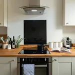 Leaf Cottage By Huluki Sussex Stays