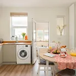 Leaf Cottage By Huluki Sussex Stays
