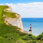 Charming Cottage 5 Min To Beach, Theatres & The South Downs