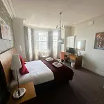 Oyo West Rocks Townhouse