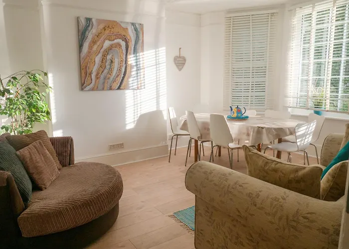 Entire 5 Bedroom Comfortable House In Eastbourne