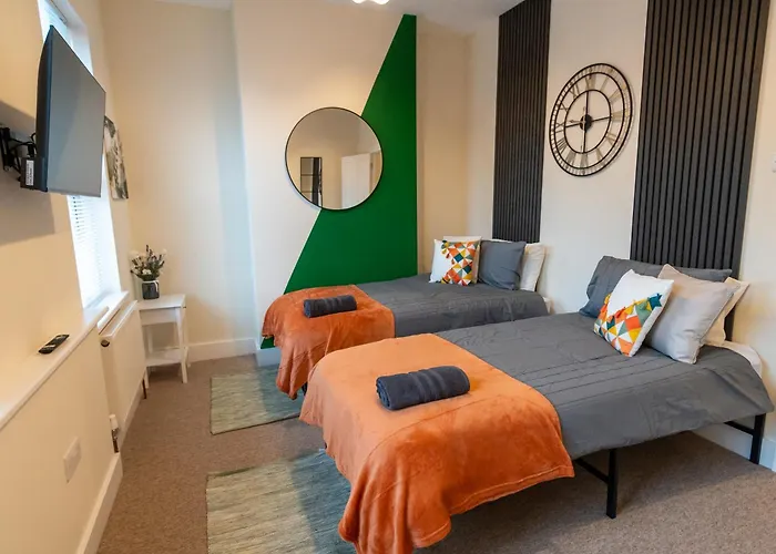 Stylish Gateway-2 Bedroom House -5 Minutes From The Beach