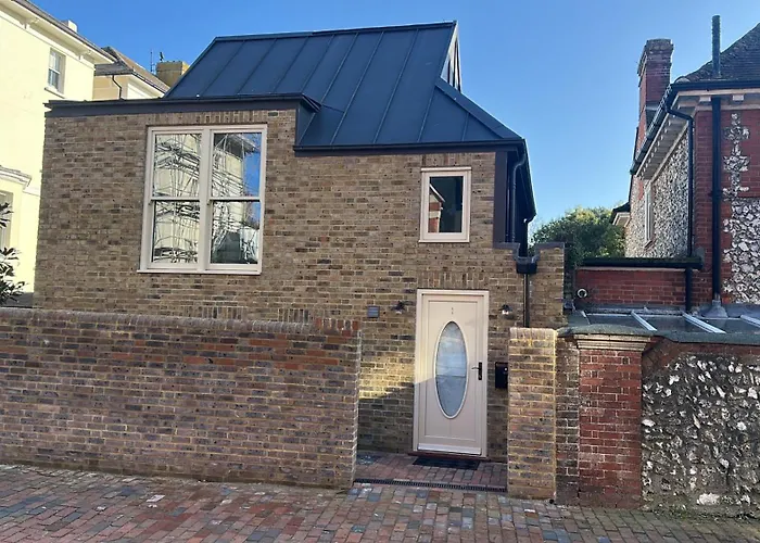 1 Bed-Sleeps 3-Patio-2 Min To Beach