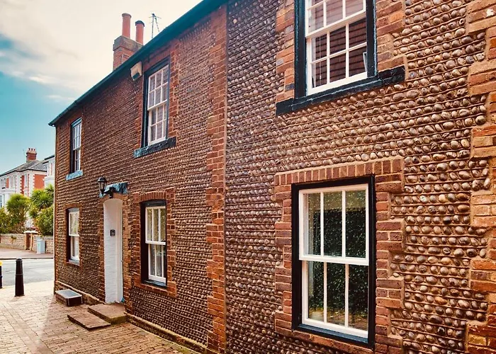 Charming Cottage 5 Min To Beach, Theatres & The South Downs