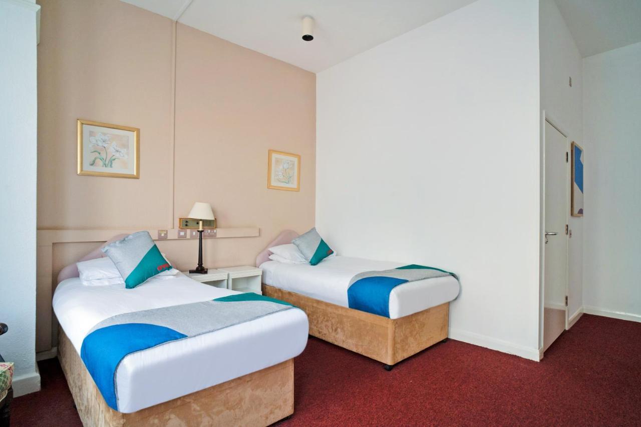 Hotel Oyo The Palm Court 2*