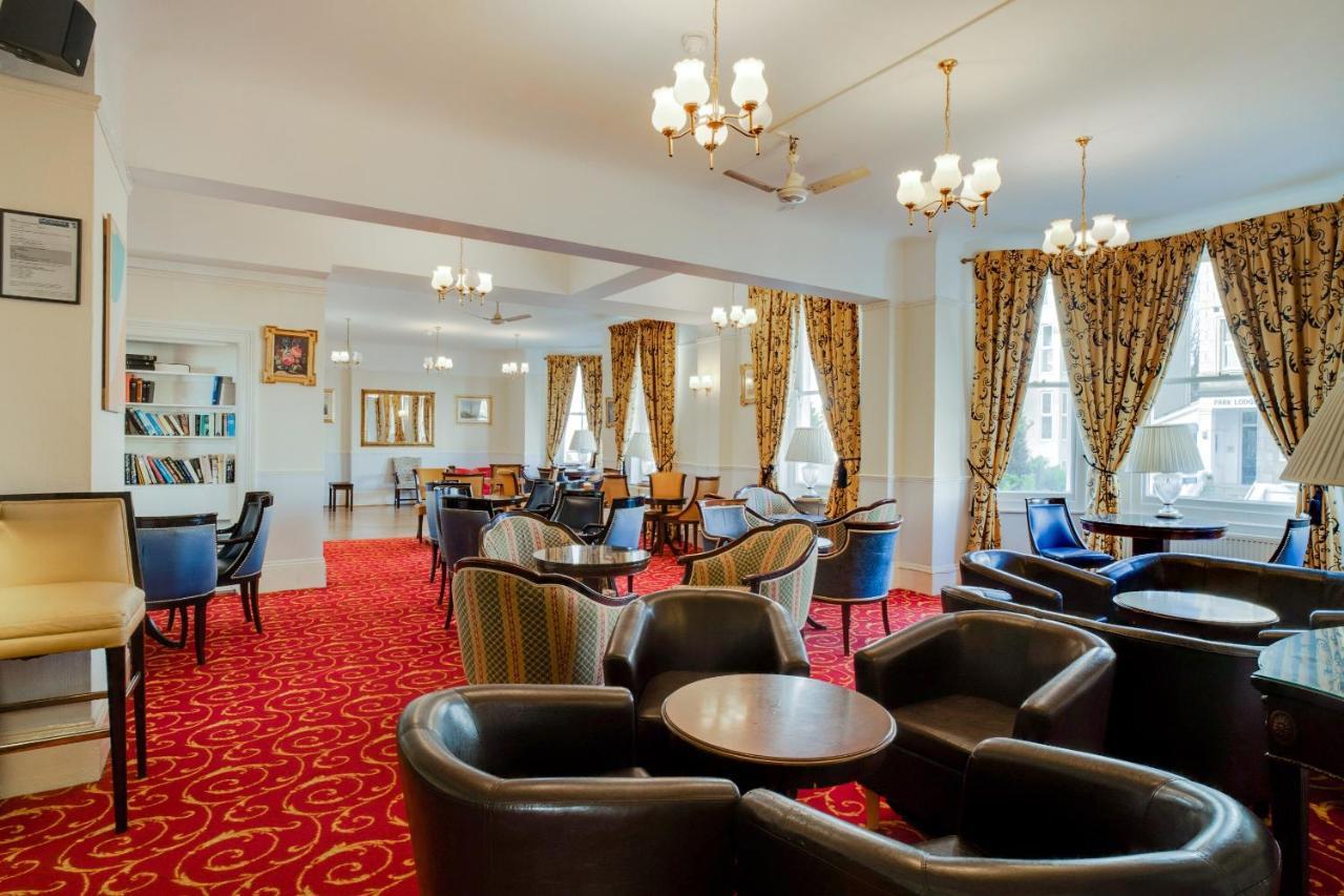 Hotel Oyo The Palm Court 2*