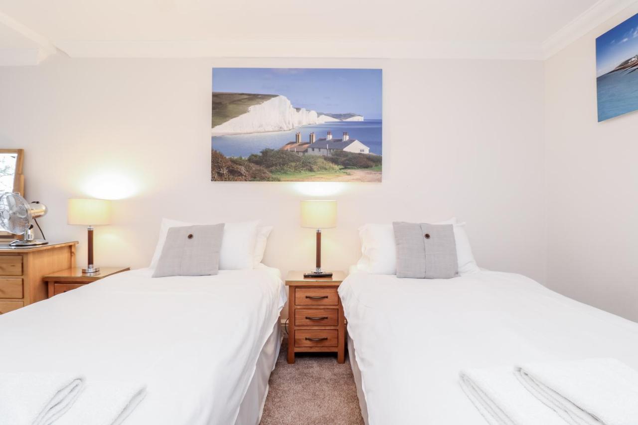 Apartment 3 Queens Gardens Sea View