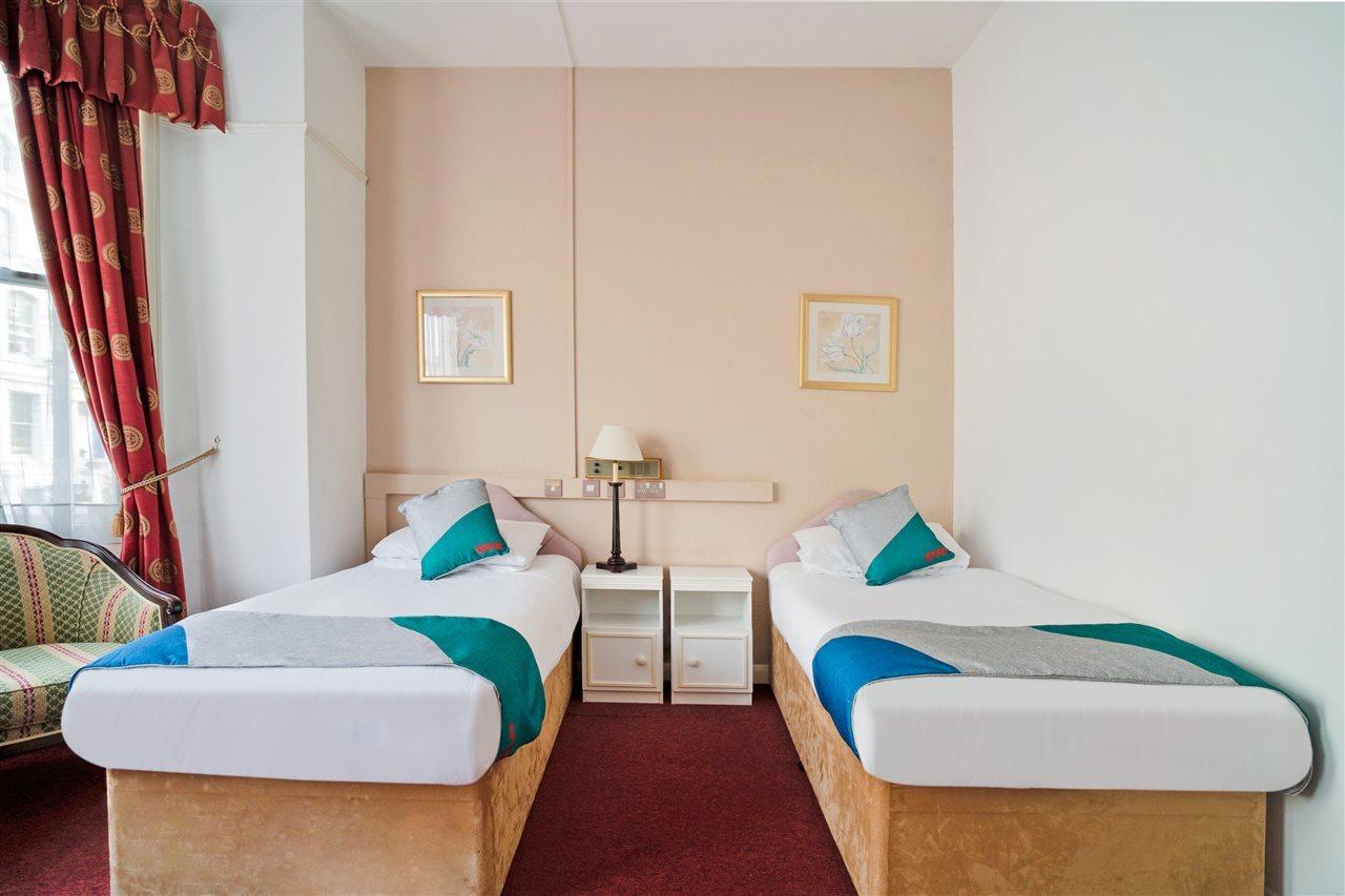 Oyo The Palm Court 2* Eastbourne