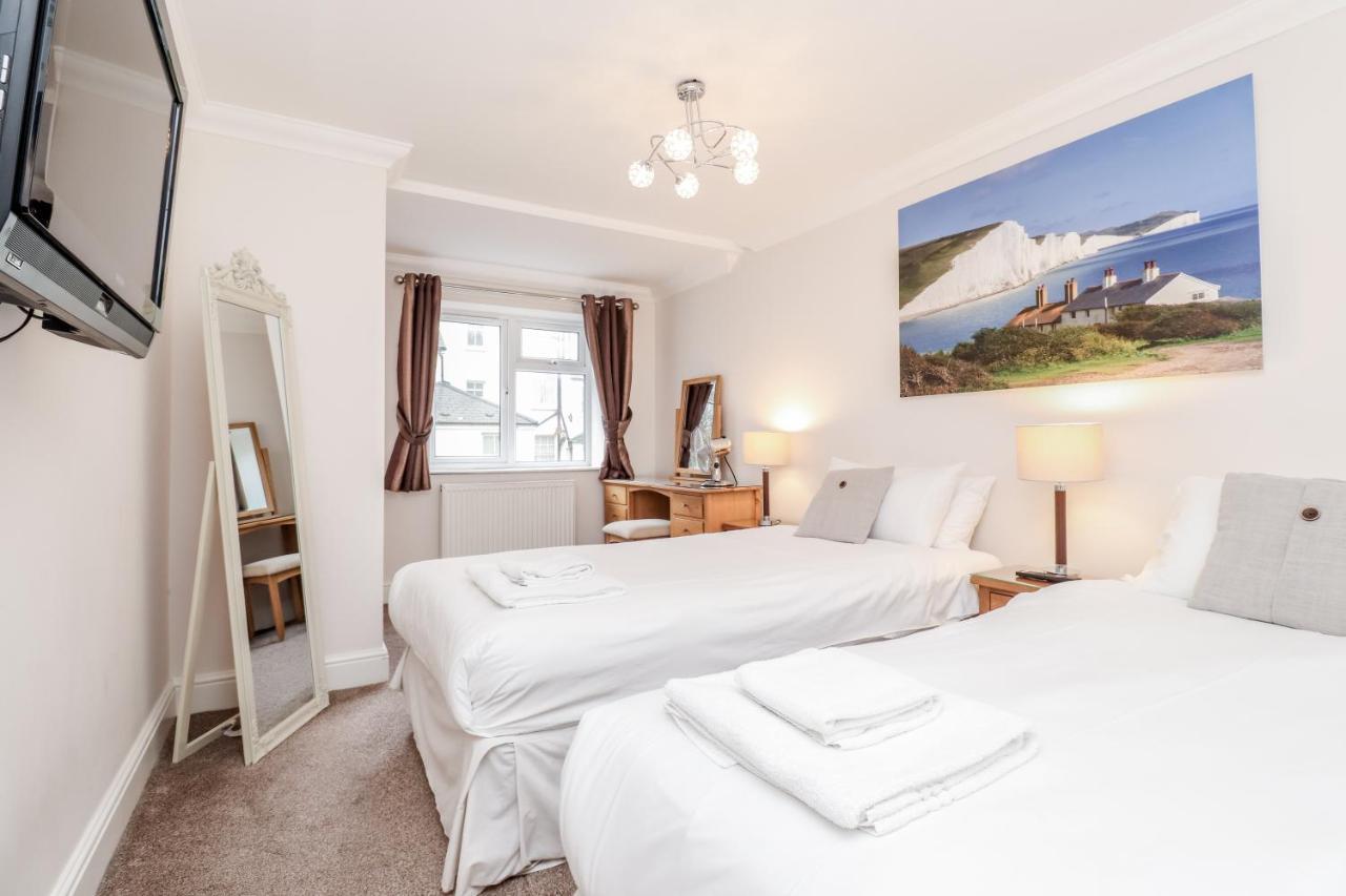 Apartment 3 Queens Gardens Sea View
