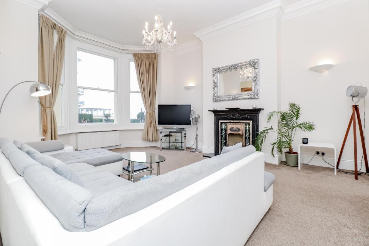3 Queens Gardens Sea View *