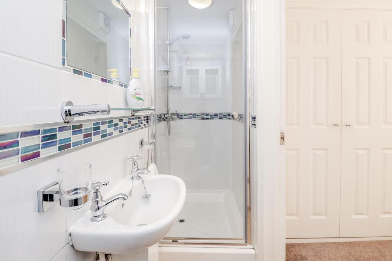 Apartment 3 Queens Gardens Sea View
