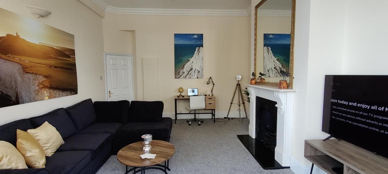 6 Queens Gardens Apartment Eastbourne