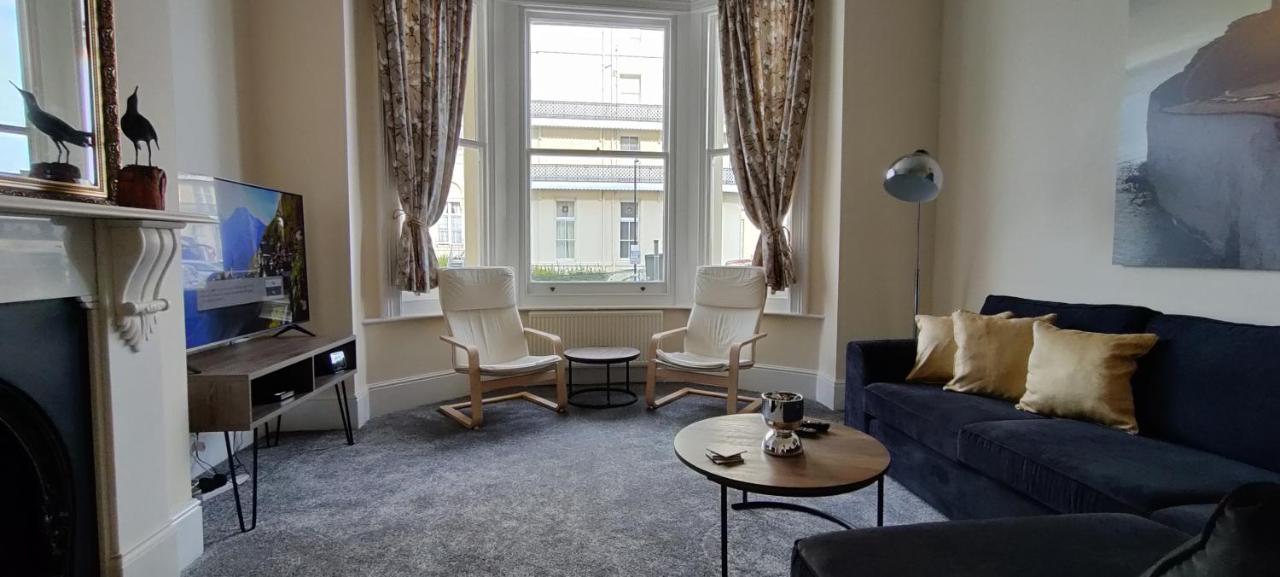 6 Queens Gardens Apartment