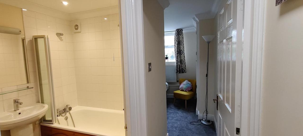 6 Queens Gardens Apartment *