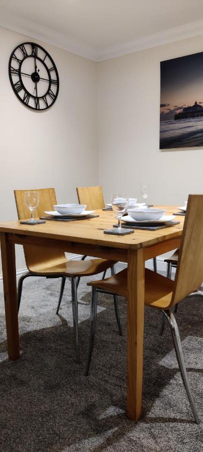 6 Queens Gardens Apartment *