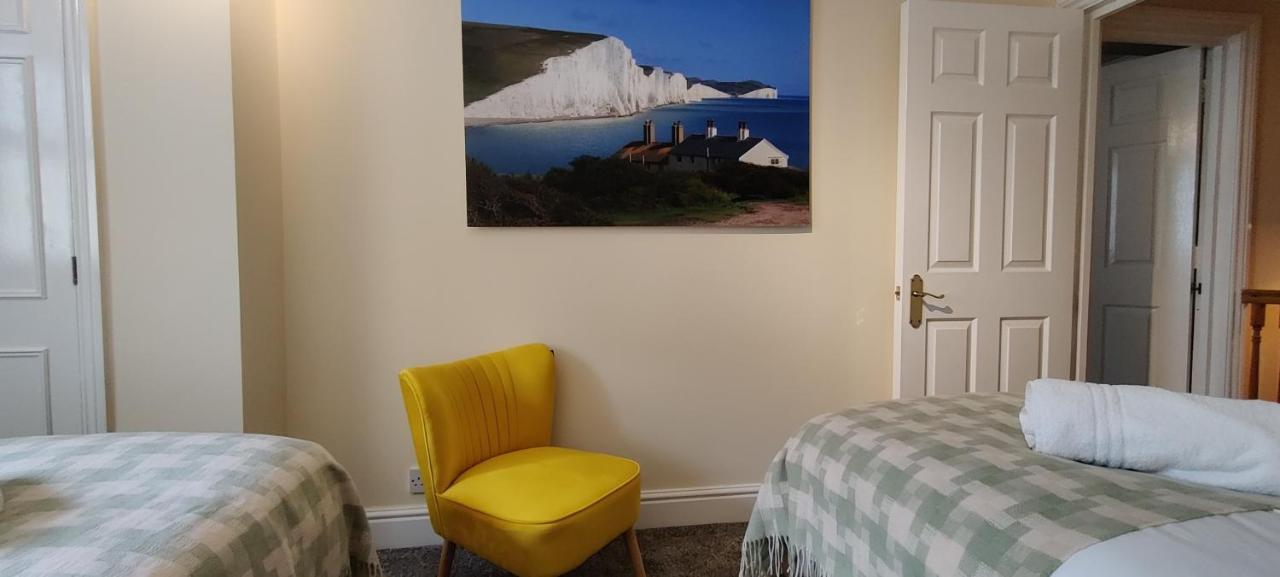 6 Queens Gardens Apartment Eastbourne