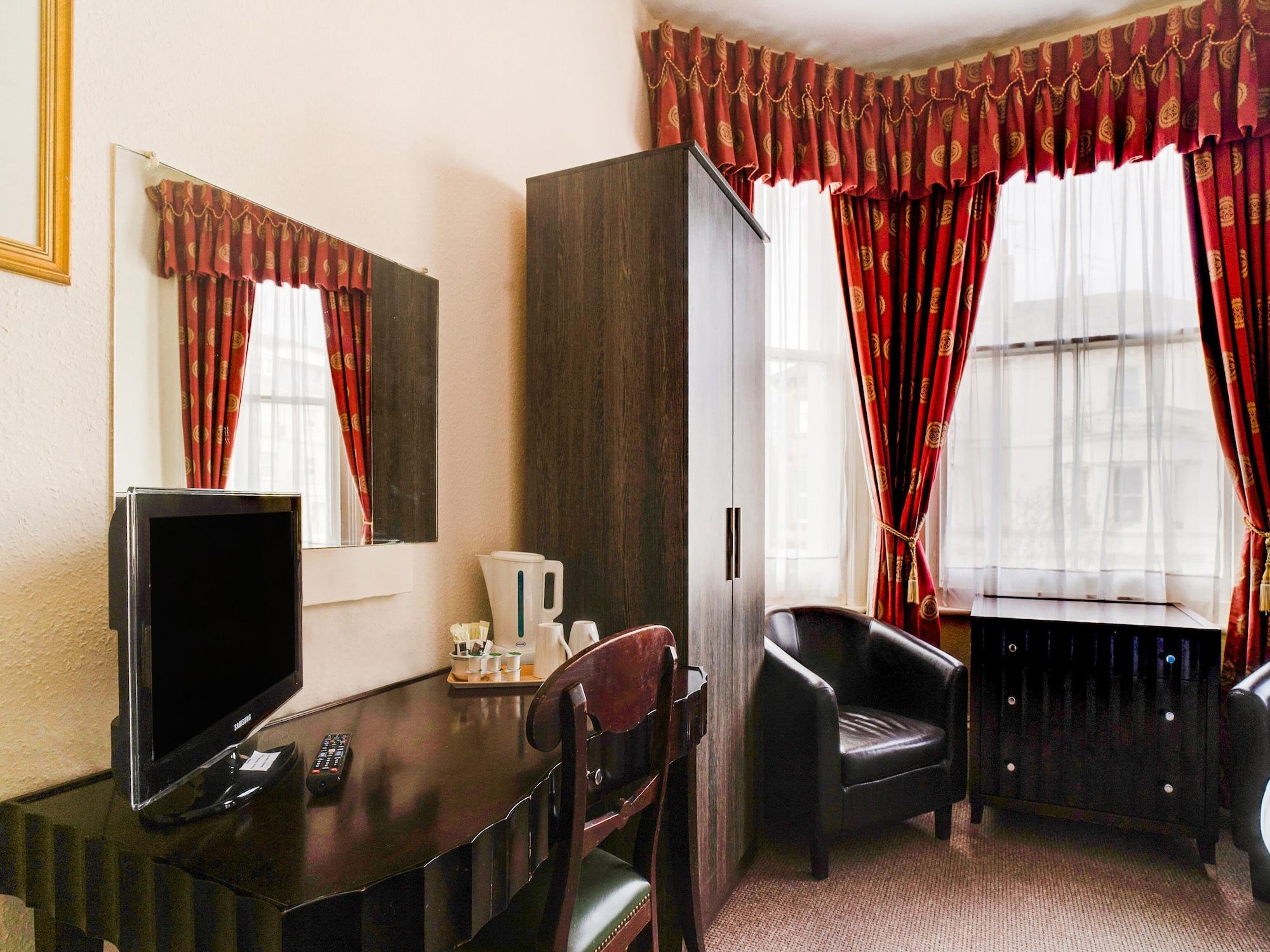 Oyo The Palm Court Hotel
