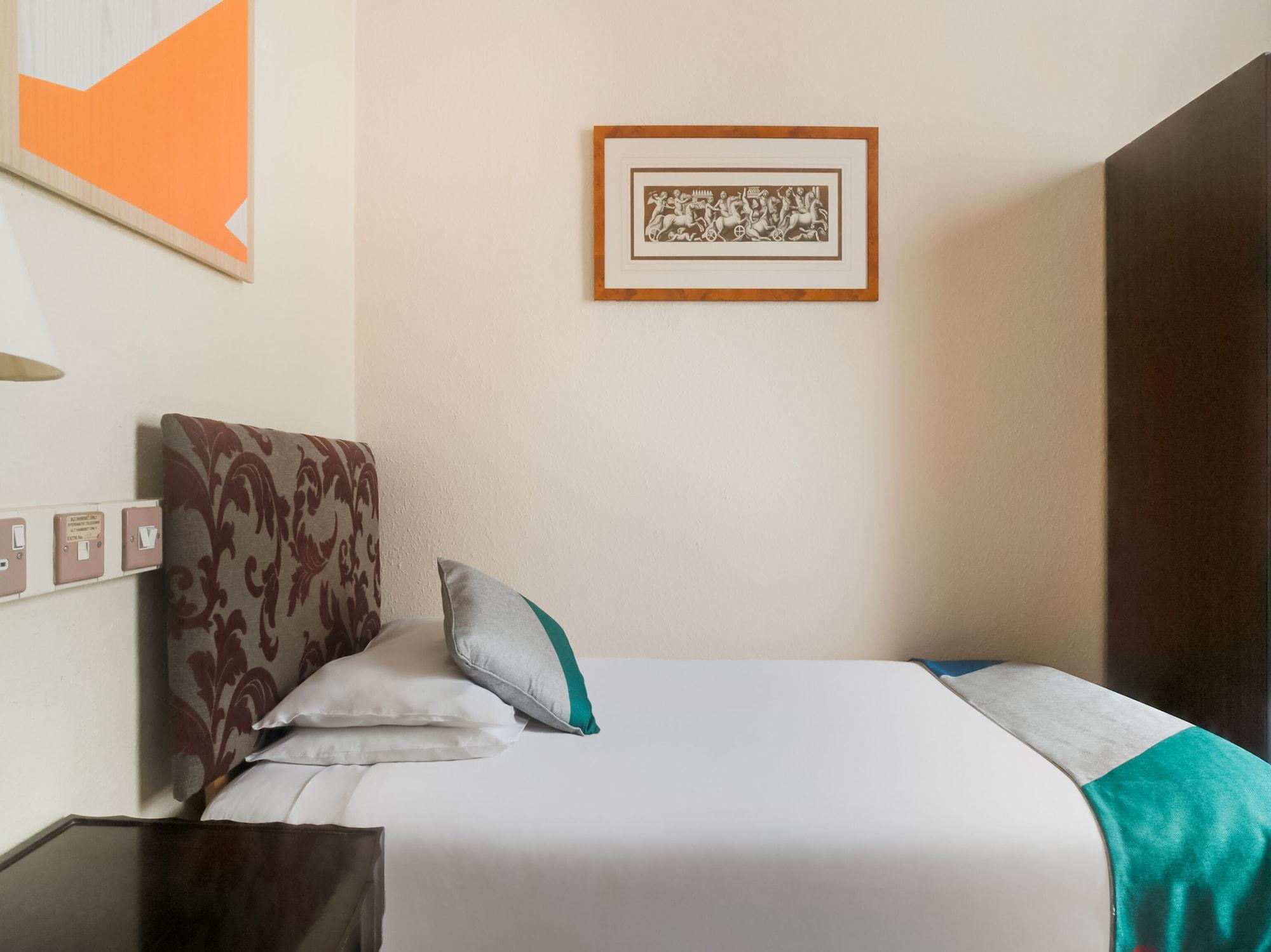 Oyo The Palm Court Hotel