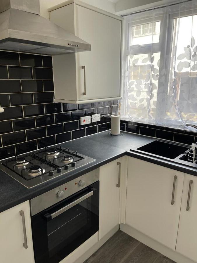 2 Bedroom Ground Floor Town Centre * Eastbourne