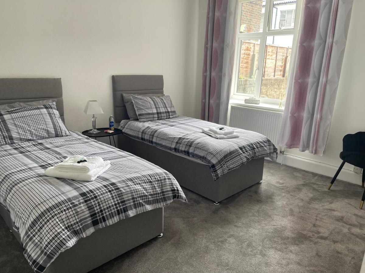 Impeccable 2-bed In * Eastbourne
