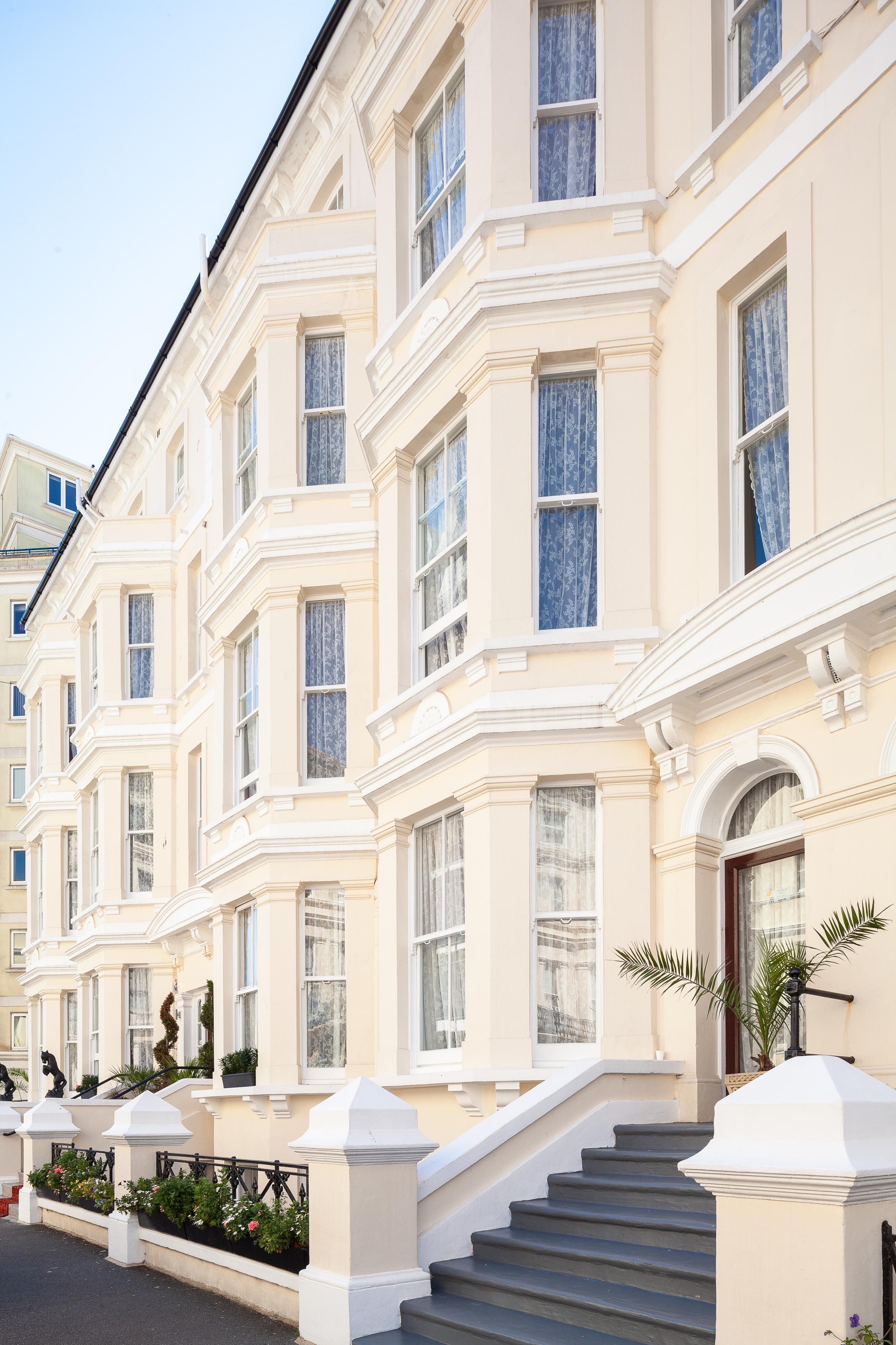 Pearl & Pebbles Hotel 3*