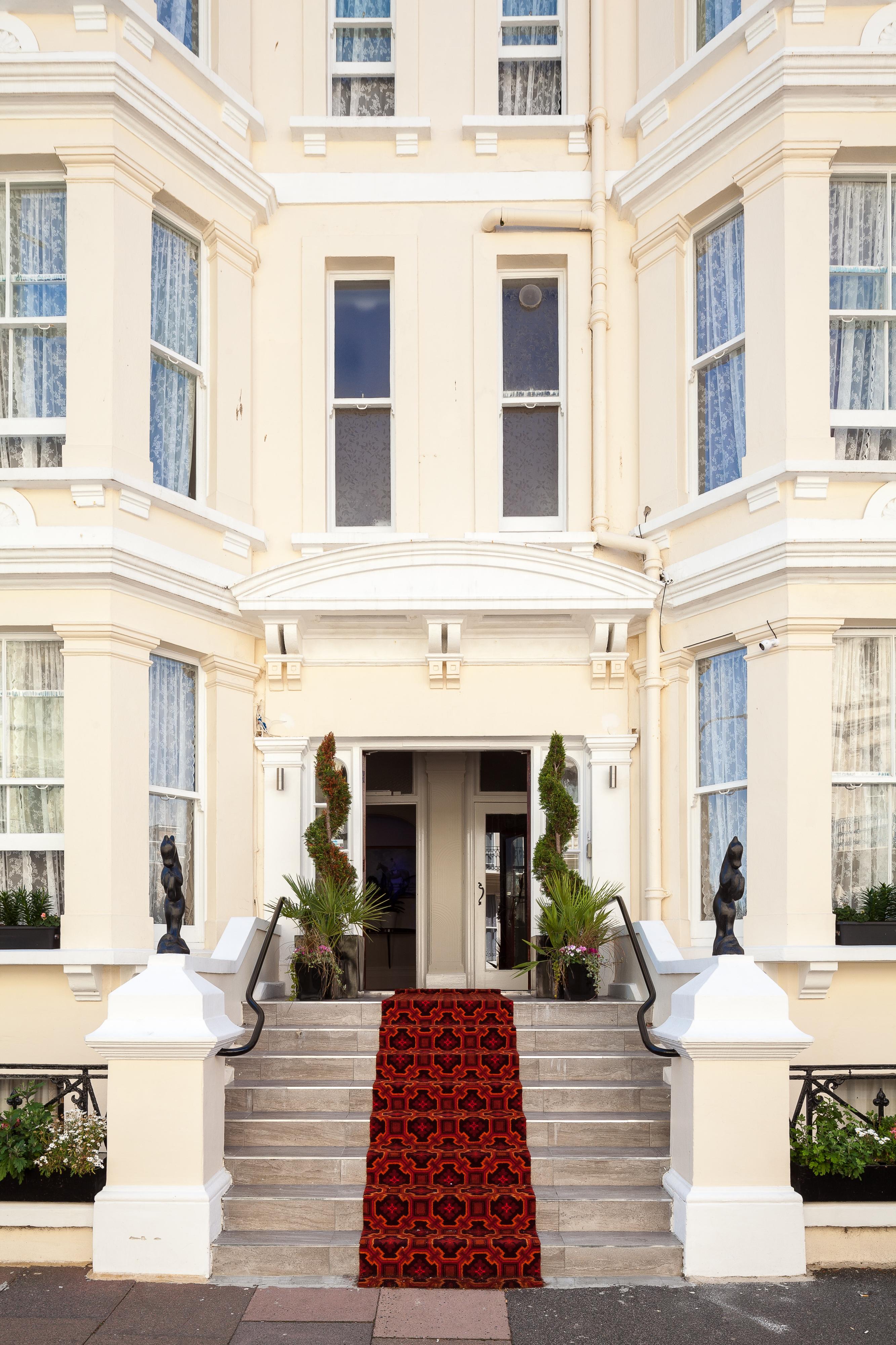 Pearl & Pebbles 3* Eastbourne