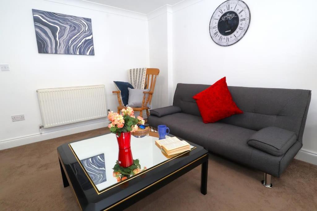 New Sunset Square 2 Bed Apartment, Long Welcome Apartment