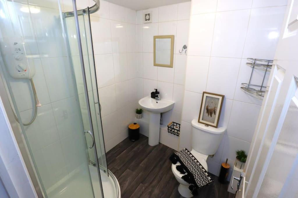 New Sunset Square 2 Bed Apartment, Long Welcome