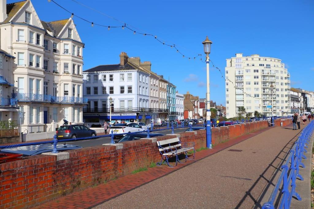 New Sunset Square 2 Bed Apartment, Long Welcome Apartment