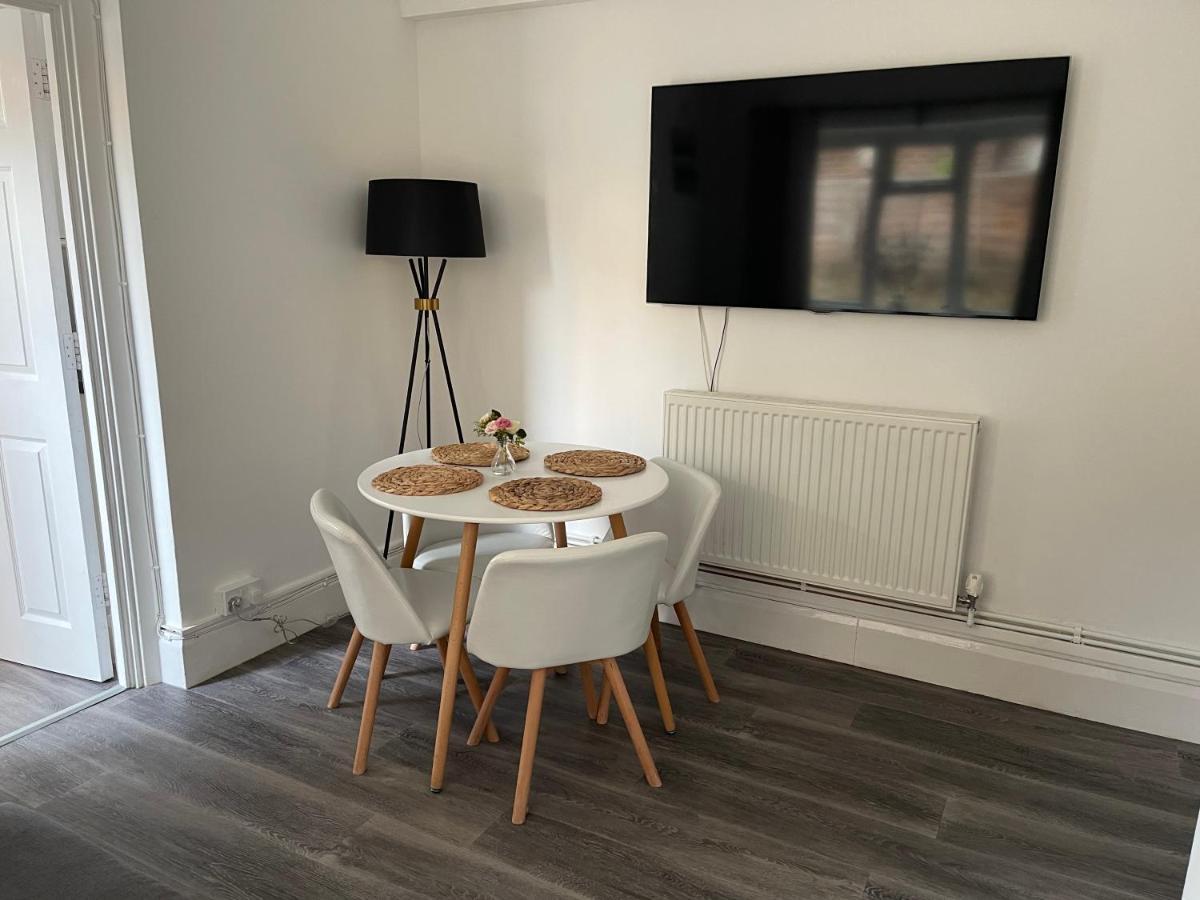 2 Bedroom Ground Floor Town Centre Apartment