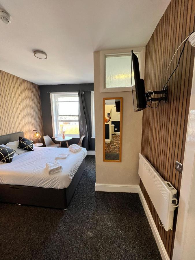 Oyo Marine Parade Hotel, Pier 2*