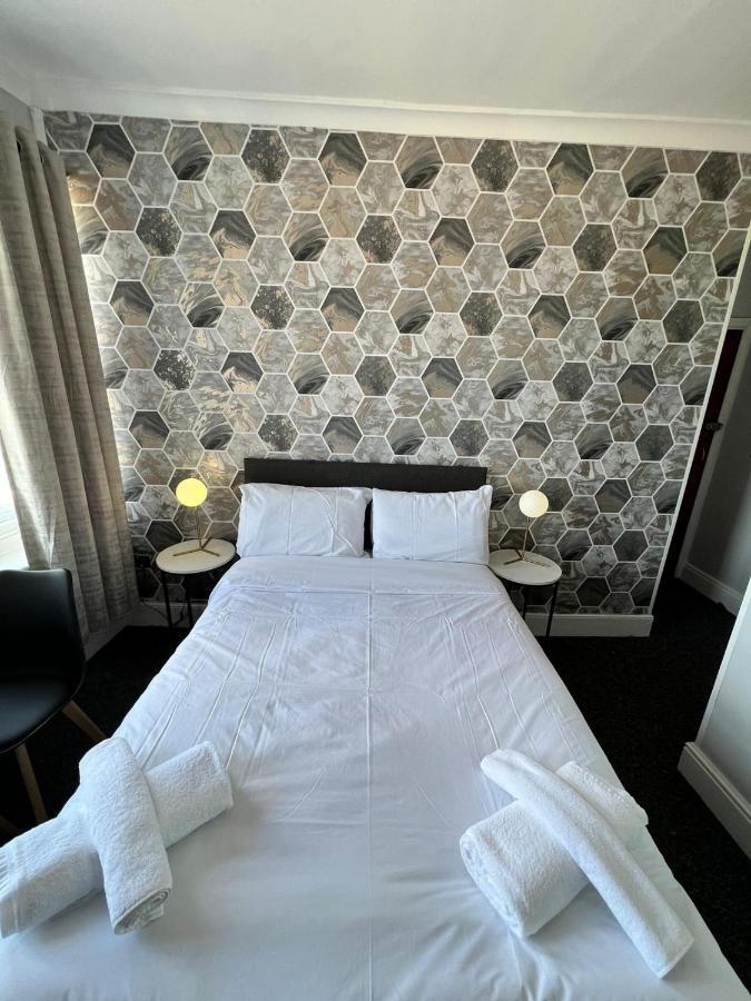 Hotel Oyo Marine Parade Hotel, Pier