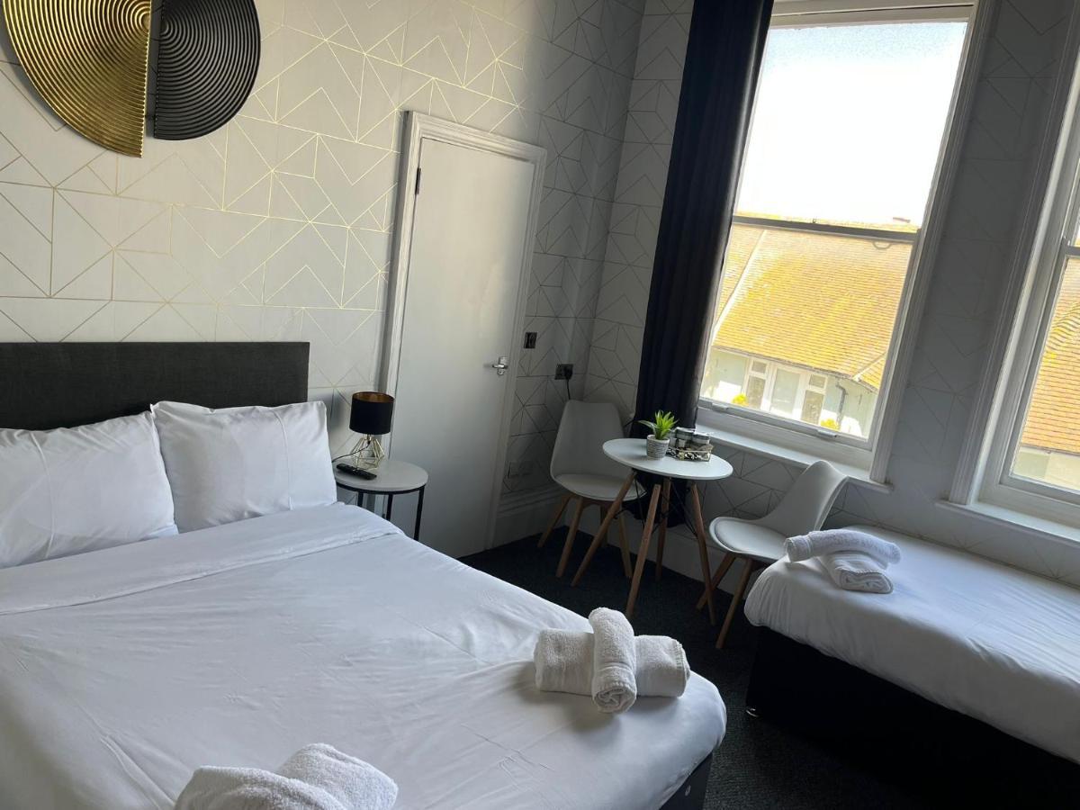 Oyo Marine Parade Hotel, Pier 2* Eastbourne