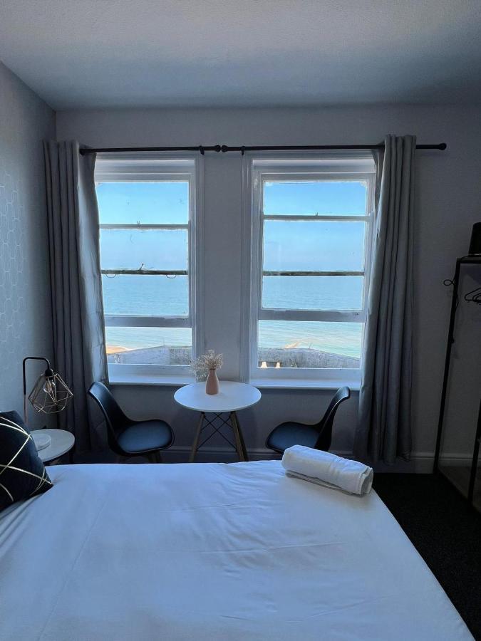 Oyo Marine Parade Hotel, Pier Hotel