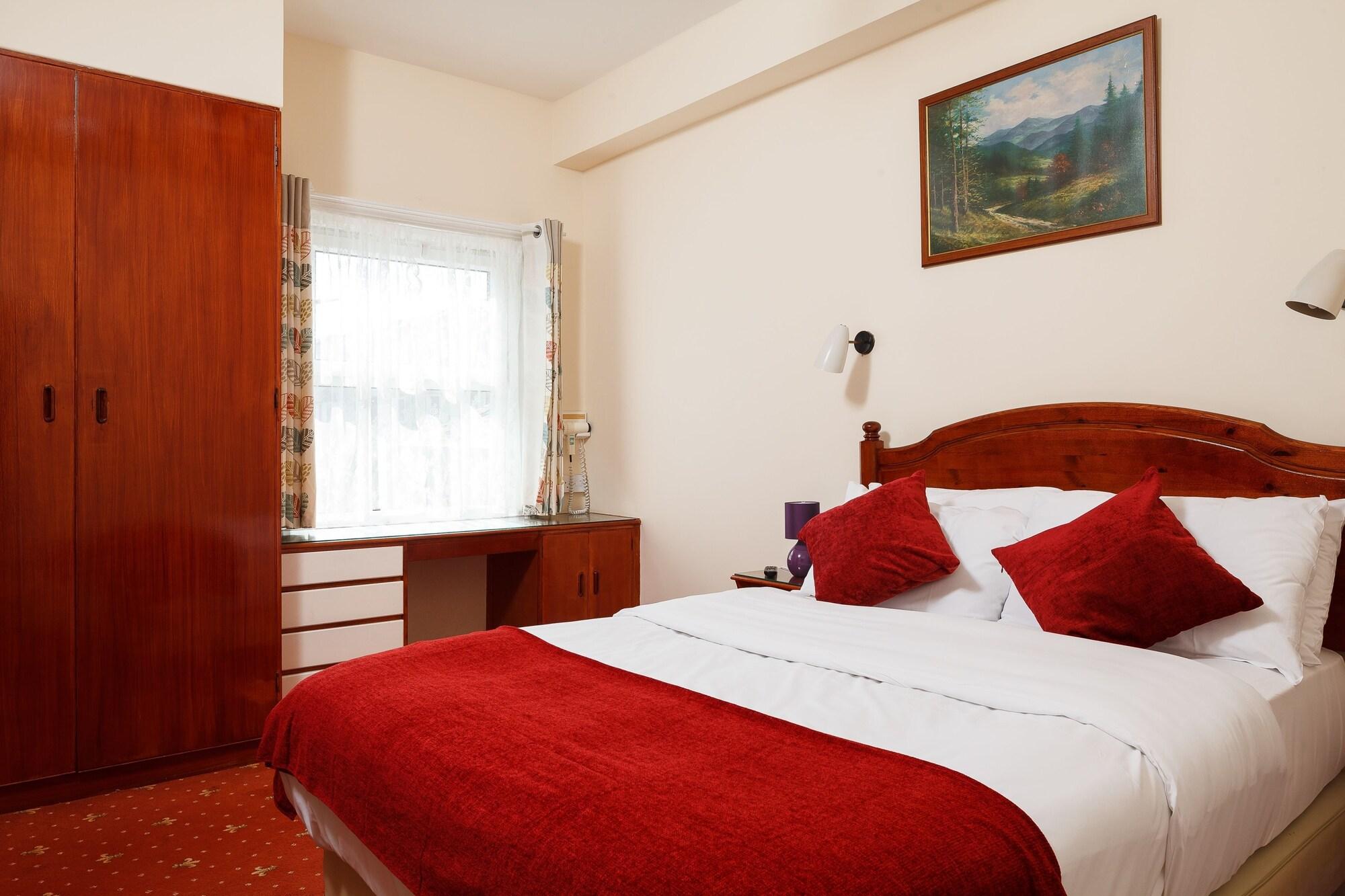 Pearl & Pebbles Hotel 3*